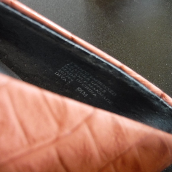 Sam&Libby Croco Embossed Leather Upper Heel Shoes - Picture 11 of 11